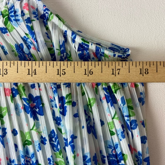 Abercrombie & Fitch Floral Adjustable Strap Floral Tank Top SzS (sku241) - Picture 4 of 8